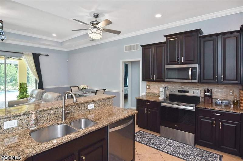 3 bedroom SingleFamilyResidence at 2549 Ashbury Cir, Ashbury, Cape Coral — photo 4