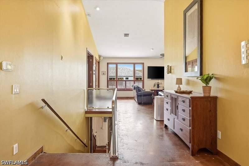 4 bedroom SingleFamilyResidence at 1680 Avion Pl, Avion Park, Naples — photo 4