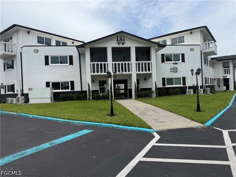 1 bedroom Condominium at 3704 Broadway 100, Windsor West, Fort Myers — photo 1