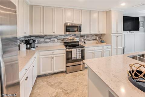 9572 Trevi Ct 5037, Naples FL - photo 8 of 38