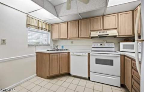41 High Point Cir S 105, Naples FL - photo 16 of 33