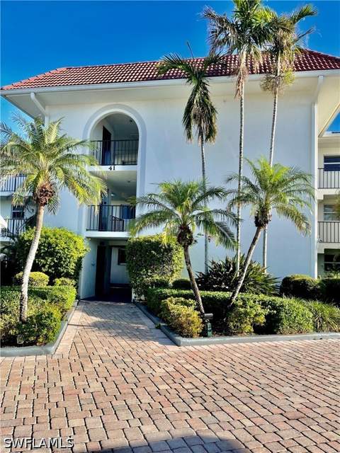 41 High Point Cir S 105, Naples FL - photo 17 of 33