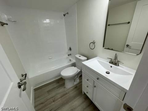 1344 Derbyshire Ct D-101, Naples FL - photo 15 of 18