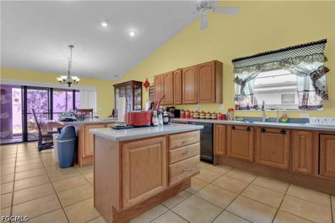 2704 SW 2nd Pl, Cape Coral FL - photo 10 of 36