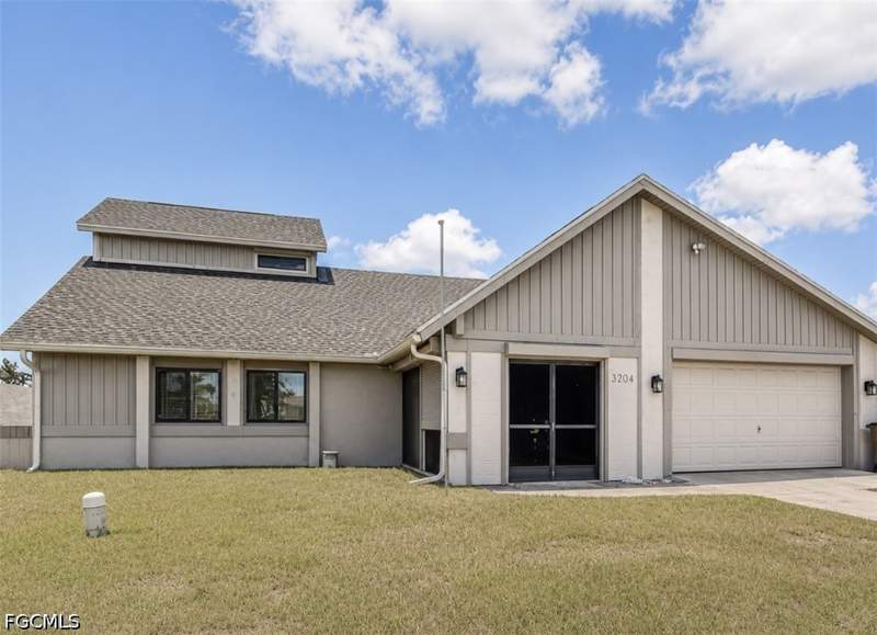 4 bedroom SingleFamilyResidence at 2704 SW 2nd Pl, Cape Coral, Cape Coral — photo 2