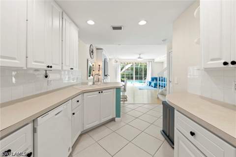 5513 Cove Cir 88, Naples FL - photo 9 of 32