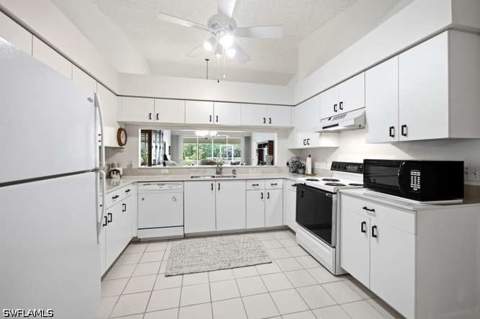 1040 Marblehead Dr N2, Naples FL - photo 15 of 46