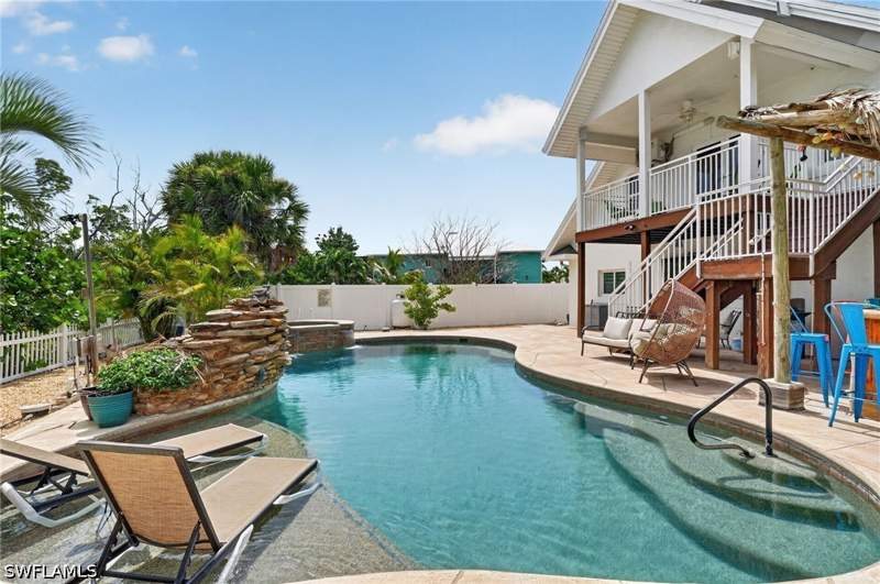 3 bedroom SingleFamilyResidence at 309 Donora Blvd, Zimmers Add-Shell Mound Pk, Fort Myers Beach — photo 2