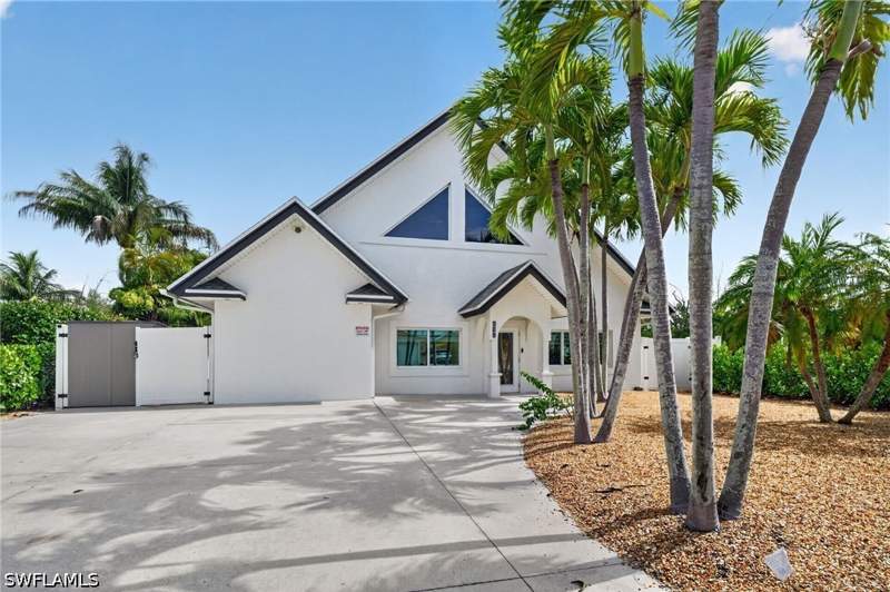 3 bedroom SingleFamilyResidence at 309 Donora Blvd, Zimmers Add-Shell Mound Pk, Fort Myers Beach — photo 4