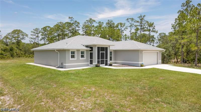 3 bedroom SingleFamilyResidence at 611 Truman Ave, Lehigh Acres, Lehigh Acres — photo 3