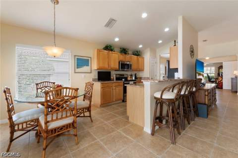 10025 Majestic Ave, Fort Myers FL - photo 7 of 29