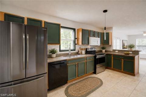 434 Leawood Cir, Naples FL - photo 10 of 35