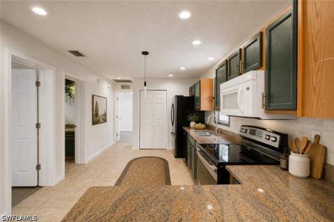 434 Leawood Cir, Naples FL - photo 11 of 35