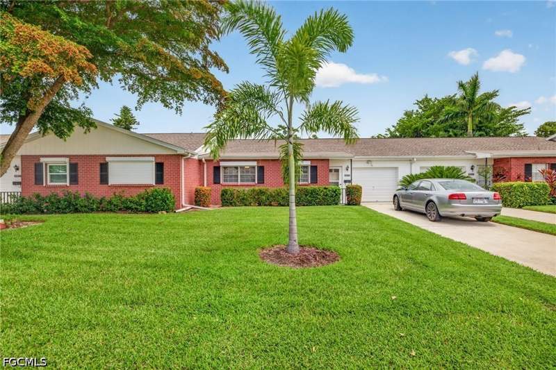 2 bedroom SingleFamilyResidence at 6913 Birdie Way, Myerlee Circle Condo, Fort Myers — photo 3
