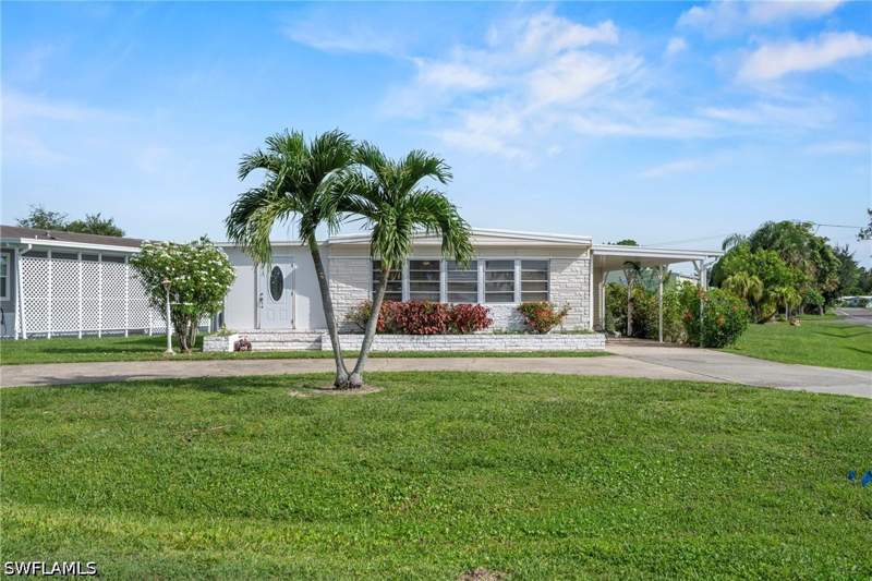 2 bedroom ManufacturedHome at 1 Cannes Dr, Riviera Colony, Naples — photo 2