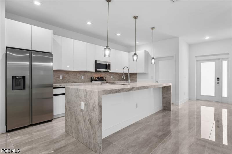 4 bedroom SingleFamilyResidence at 1142 Dutchess St E, Lehigh Acres, Lehigh Acres — photo 5