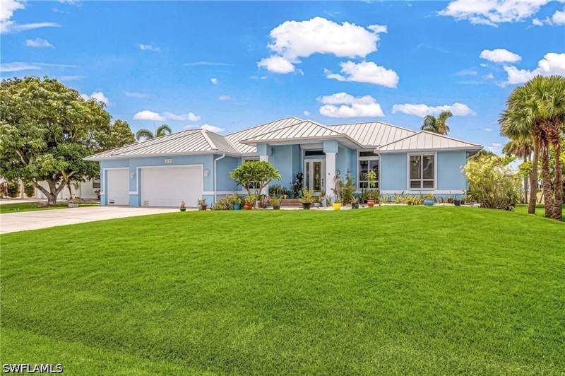 3 bedroom SingleFamilyResidence at 7791 Grande Pine Rd, Alden Pines, Bokeelia — photo 4