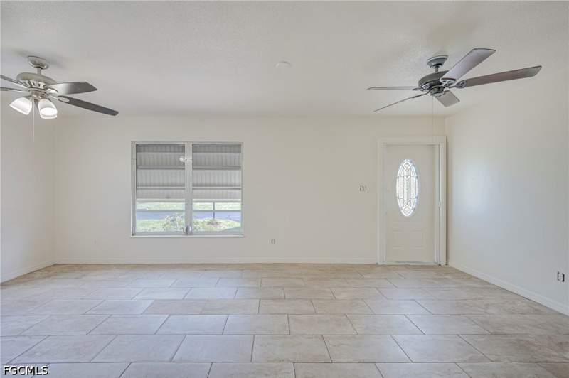 2 bedroom Attached at 63 Tangelo Ct, Orange Grove Park, Lehigh Acres — photo 3