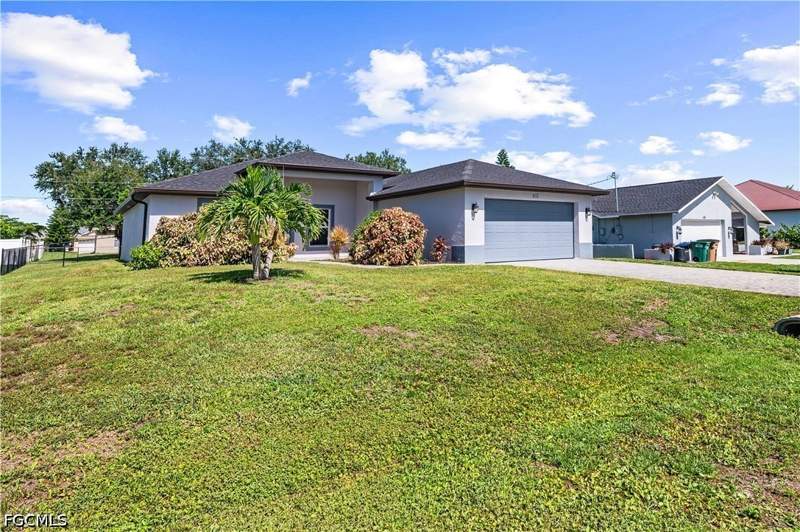 3 bedroom SingleFamilyResidence at 632 NE 2nd Ave, Cape Coral, Cape Coral — photo 2