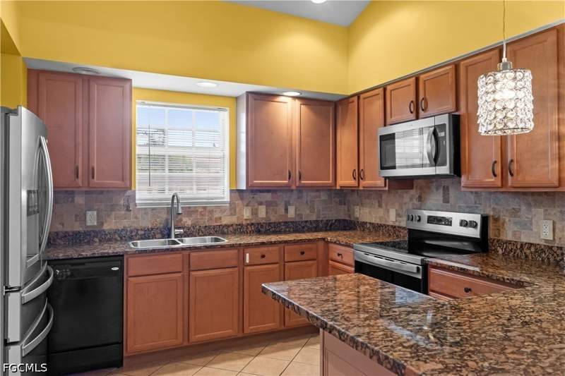 3 bedroom Condominium at 10046 Via Colomba Cir 203, Marbella On Cypress, Fort Myers — photo 5