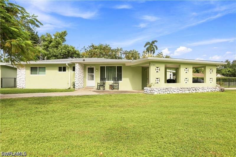 3 bedroom SingleFamilyResidence at 2741 McGregor Blvd, Poinciana Park, Fort Myers — photo 2