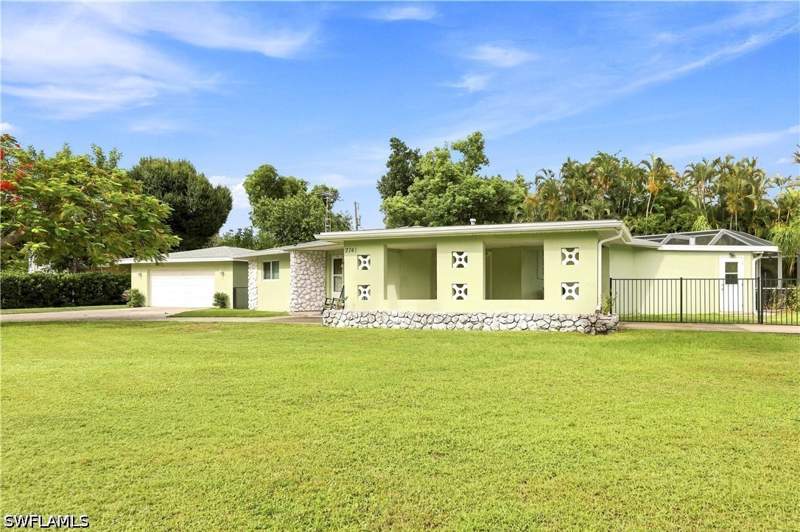 3 bedroom SingleFamilyResidence at 2741 McGregor Blvd, Poinciana Park, Fort Myers — photo 3