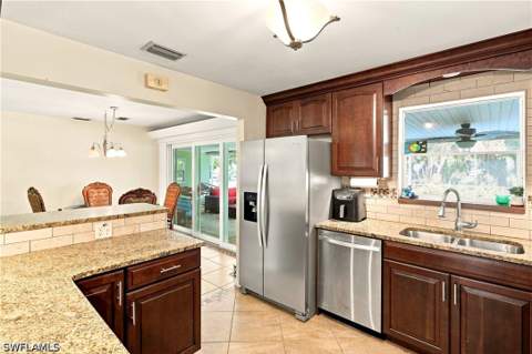 2741 McGregor Blvd, Fort Myers FL - photo 7 of 39