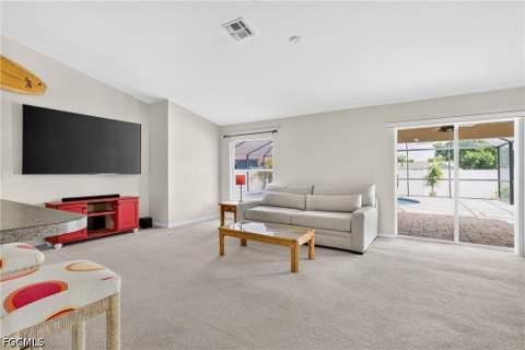 317 NE 9th Ter, Cape Coral FL - photo 14 of 39