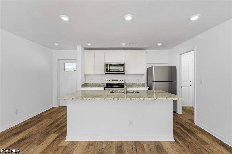 3 bedroom SingleFamilyResidence at 409 Broadmoor St E, Mirror Lakes, Lehigh Acres — photo 3