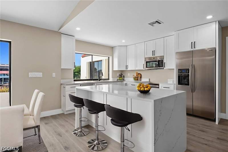 3 bedroom SingleFamilyResidence at 920 SE 16th Ter, Cape Coral, Cape Coral — photo 2