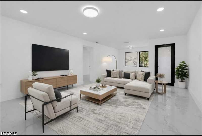 4 bedroom SingleFamilyResidence at 356 New York Dr, Fort Myers, Fort Myers — photo 1