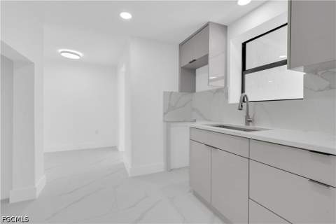 356 New York Dr, Fort Myers FL - photo 6 of 32