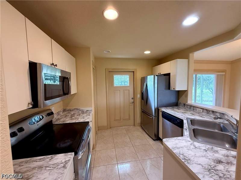 3 bedroom SingleFamilyResidence at 1300 NW 10th St, Cape Coral, Cape Coral — photo 5