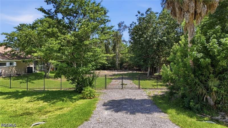 3 bedroom SingleFamilyResidence at 7407 Cobb Rd, Rapid, Bokeelia — photo 2
