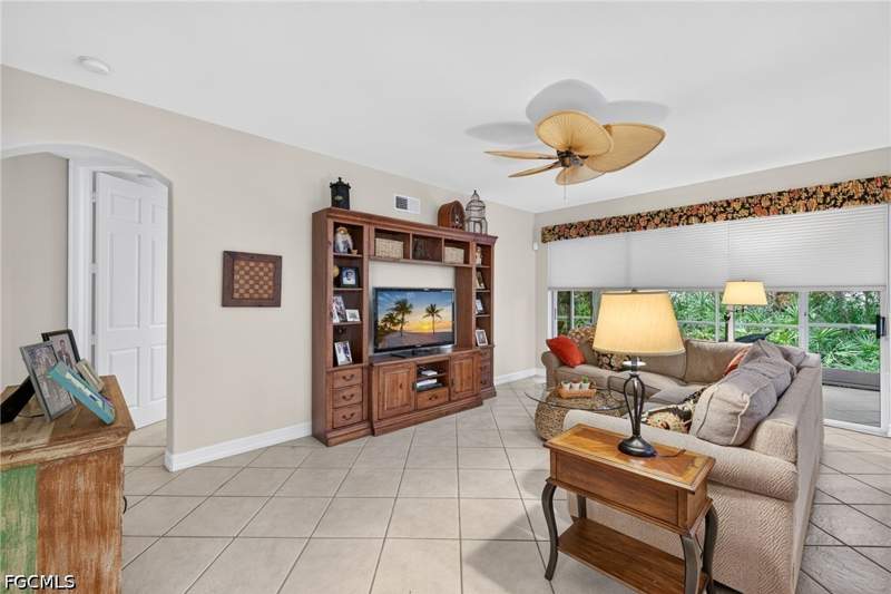 2 bedroom Condominium at 1672 Tarpon Bay Dr S 102, Neptune Bay, Naples — photo 4