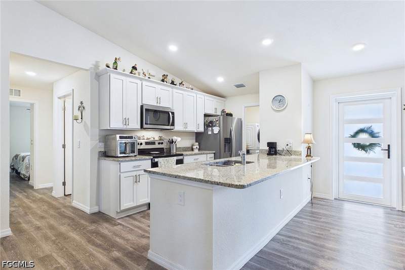 4 bedroom SingleFamilyResidence at 3008 Redwood Ln, Port Labelle, Labelle — photo 3