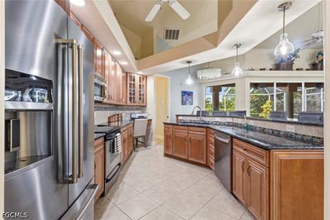8348 Southwind Bay Cir, Fort Myers FL - photo 10 of 29