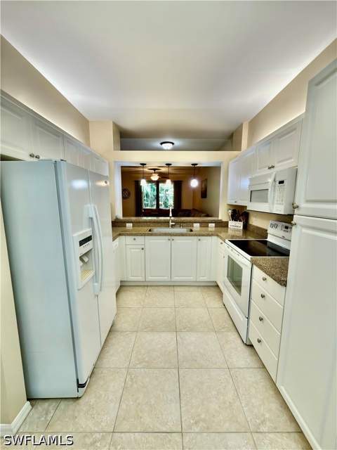 517 Robin Hood Cir 101, Naples FL - photo 10 of 29
