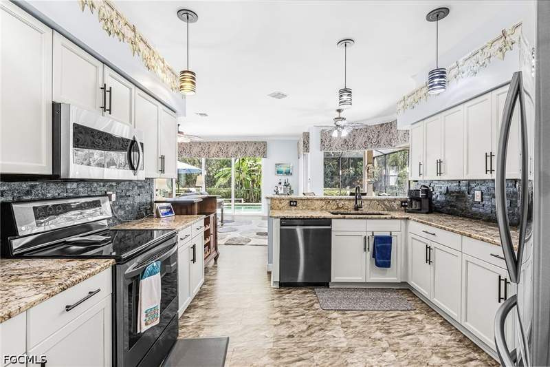 3 bedroom SingleFamilyResidence at 9237 Lanthorn Way, Villages At Country Creek, Estero — photo 3