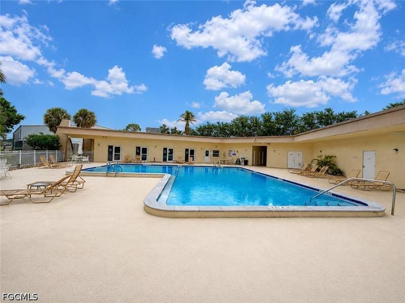 2 bedroom Condominium at 2079 Barkeley Ln 13, Allerton House Condo, Fort Myers — photo 2