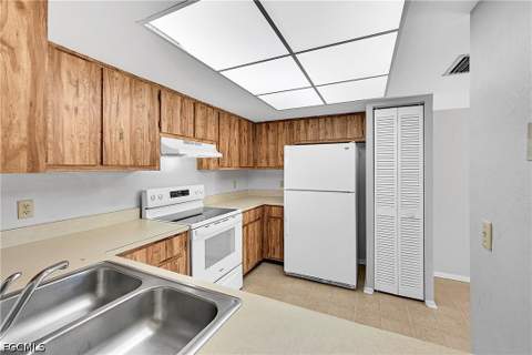 8474 Charter Club Cir 13, Fort Myers FL - photo 13 of 32