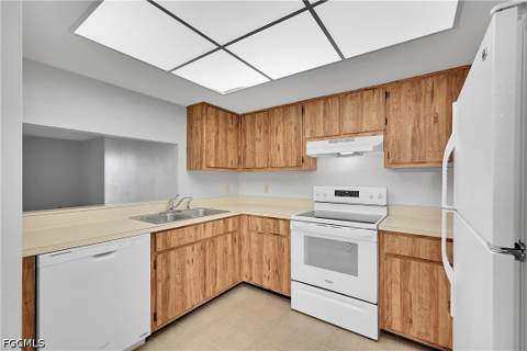 8474 Charter Club Cir 13, Fort Myers FL - photo 14 of 32