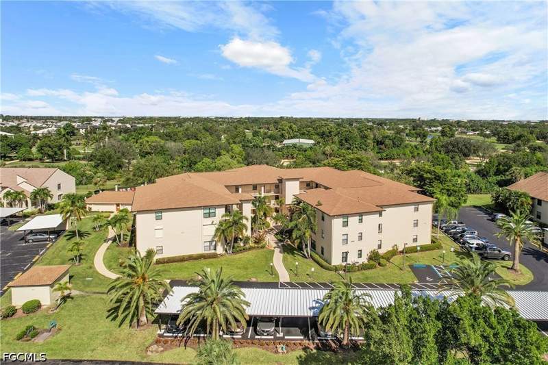 2 bedroom Condominium at 8474 Charter Club Cir 13, Club At Crystal Lake Condominium, Fort Myers — photo 2