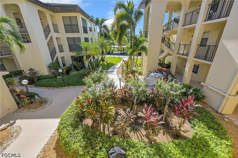 2 bedroom Condominium at 8474 Charter Club Cir 13, Club At Crystal Lake Condominium, Fort Myers — photo 3