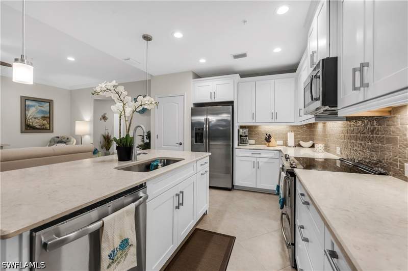 2 bedroom Condominium at 6959 Avalon Cir 1702, Avalon, Naples — photo 3