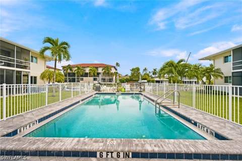 1417 Chesapeake Ave 106, Naples FL - photo 21 of 34