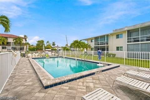 1417 Chesapeake Ave 106, Naples FL - photo 22 of 34