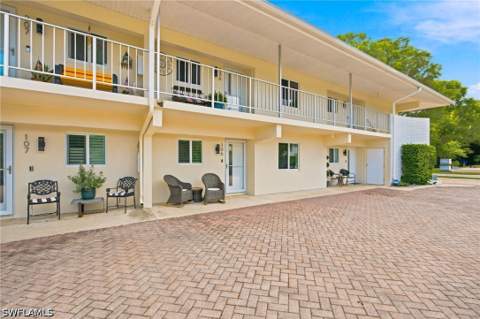 1417 Chesapeake Ave 106, Naples FL - photo 23 of 34