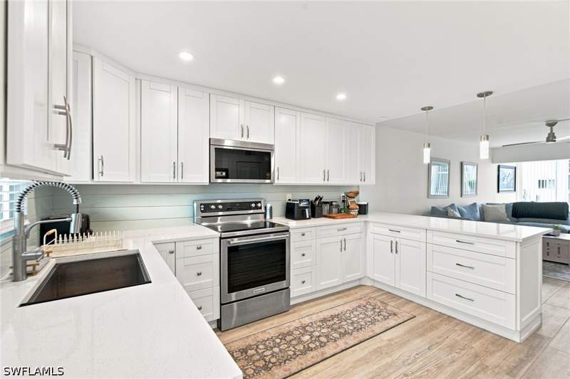 2 bedroom Condominium at 1417 Chesapeake Ave 106, Chesapeake Manor, Naples — photo 3