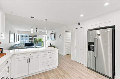 1417 Chesapeake Ave 106, Naples FL - photo 6 of 34